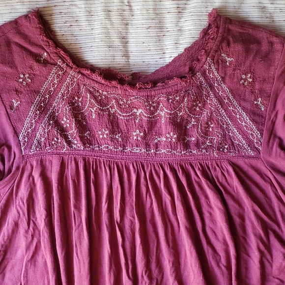 Flowy embroidered crop top - Picture 2 of 4